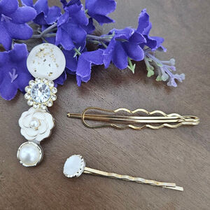 NWT Women's Cream/Gold Hair Pin Set